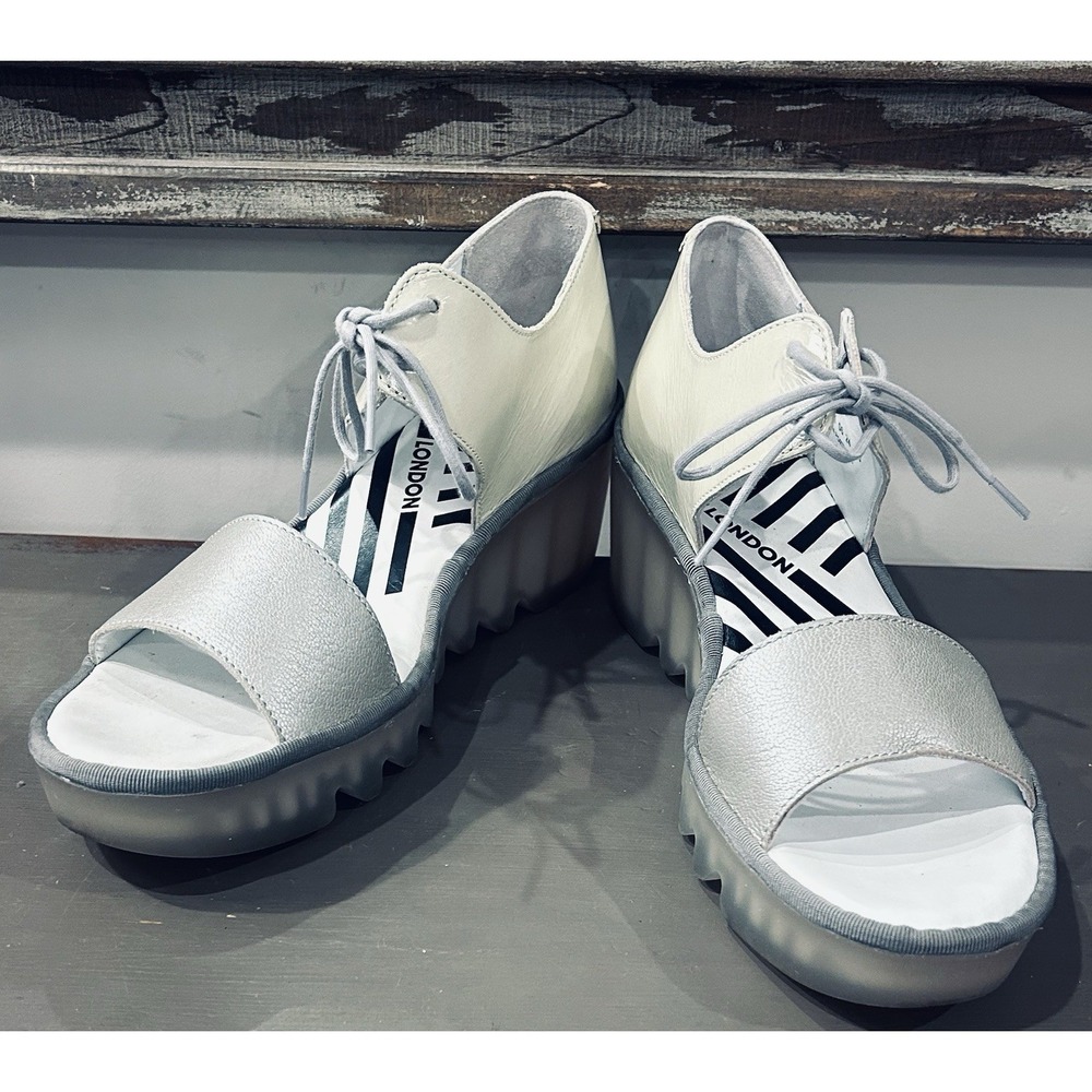 Fly London Bilu BILU465FLY-001 Womens Off White/Silver Wedge Sandals Shoes Sz 40